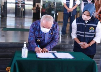 Gubernur Terima Bantuan 200 Paket Perangkat Oksigen dari Kadin
